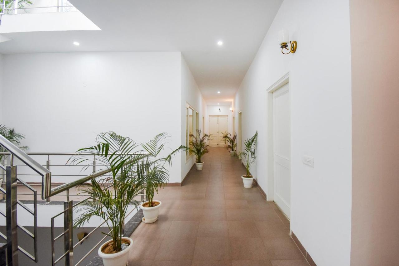 Oyo 75460 Sky High Residency Hotel Ludhiana Luaran gambar