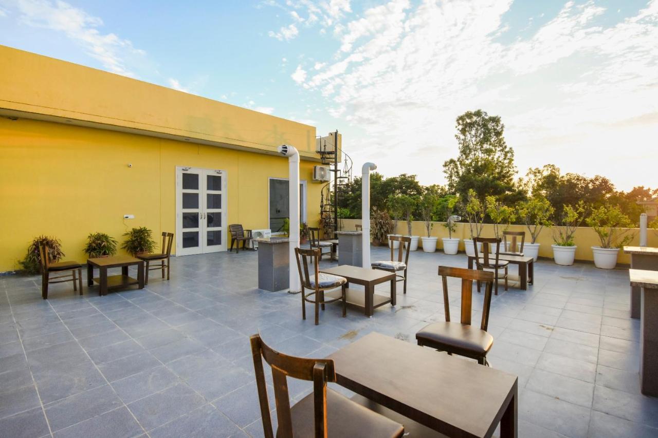 Oyo 75460 Sky High Residency Hotel Ludhiana Luaran gambar