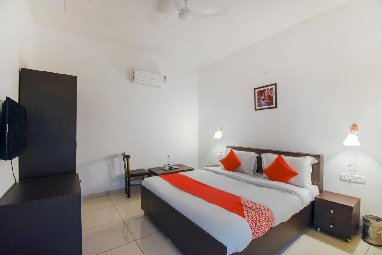 Oyo 75460 Sky High Residency Hotel Ludhiana Luaran gambar