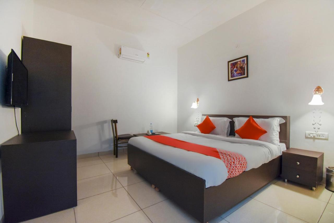 Oyo 75460 Sky High Residency Hotel Ludhiana Luaran gambar