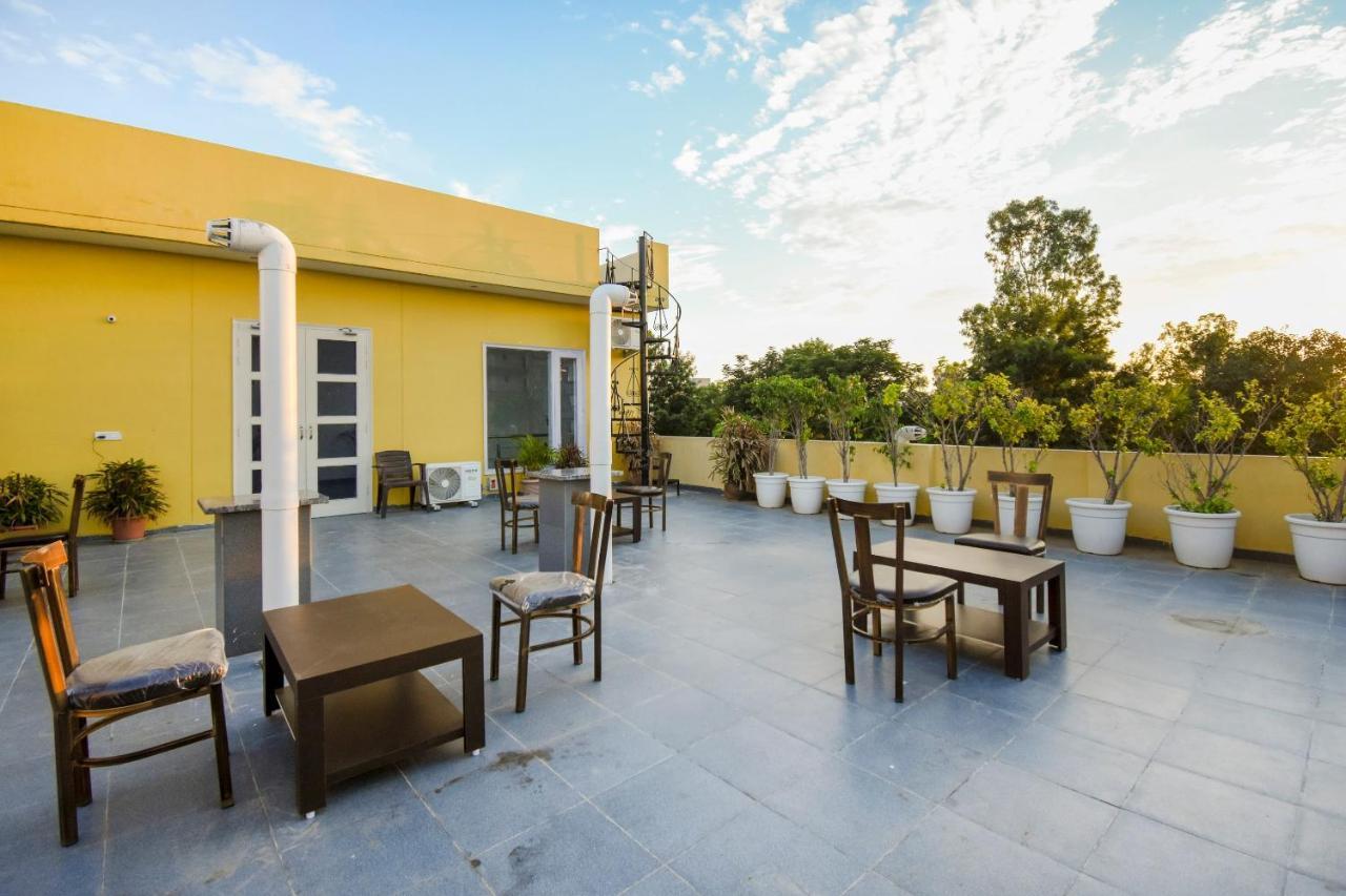 Oyo 75460 Sky High Residency Hotel Ludhiana Luaran gambar