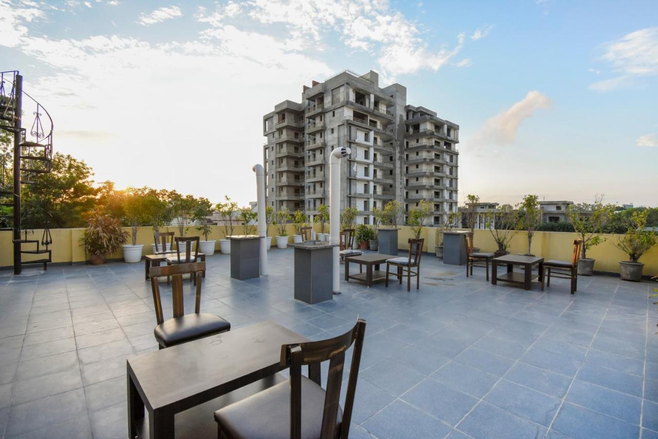 Oyo 75460 Sky High Residency Hotel Ludhiana Luaran gambar