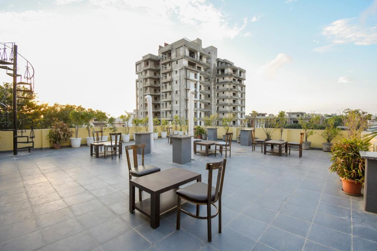 Oyo 75460 Sky High Residency Hotel Ludhiana Luaran gambar
